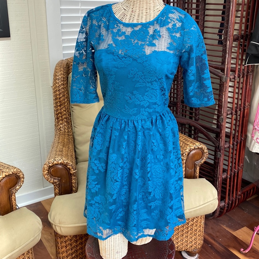 Adorable teal blue peekaboo lace dress Size 5